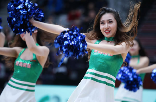 🏀尼克斯4-2晋级！25年来首进东决！布朗早早6犯&绿军38分溃败
